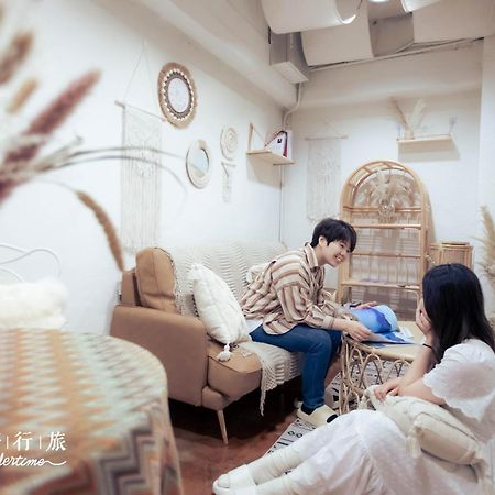 Wondertime2- Ladies' Inn 'Taipei Main Station Bagian luar foto