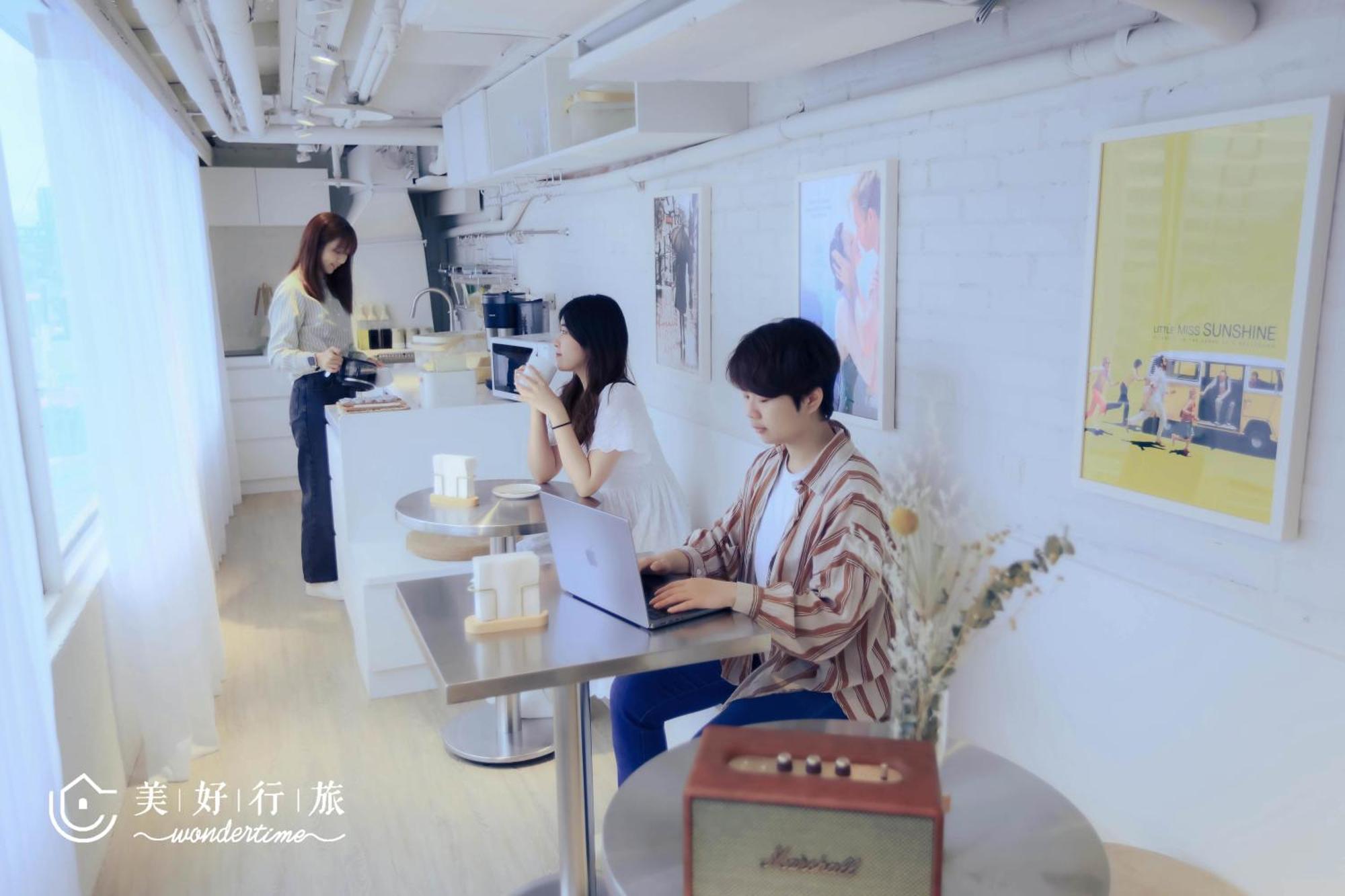 Wondertime2- Ladies' Inn 'Taipei Main Station Bagian luar foto